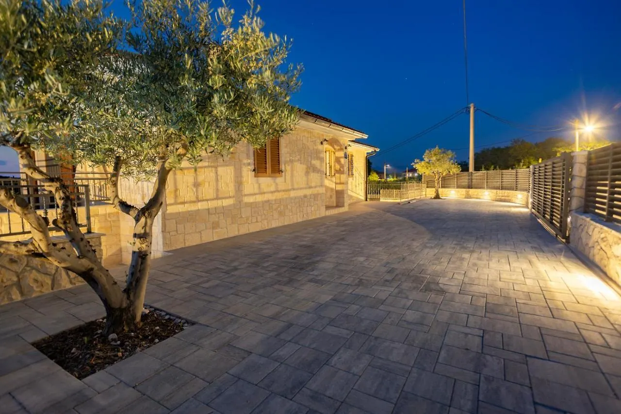 Luxury Villa Petros